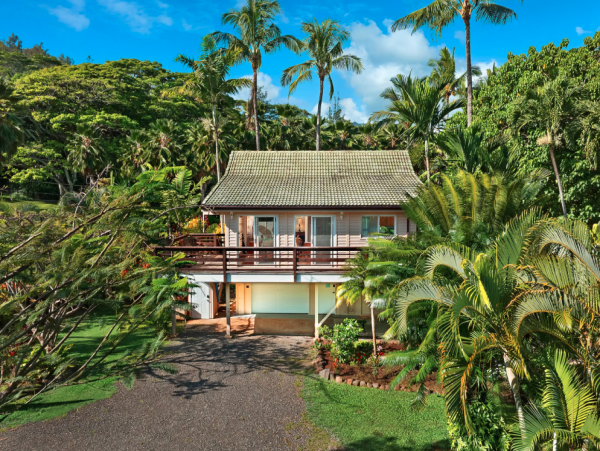 Experience Luxury in Moloa'a Bay - The Perfect Kauai Retreat